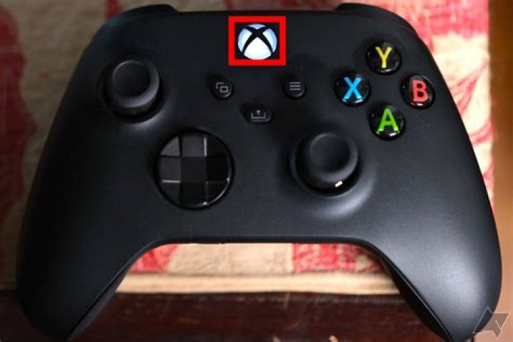 How do I bind QuickLoad and QuickSave to a button on my Xbox controller in Skyrim?