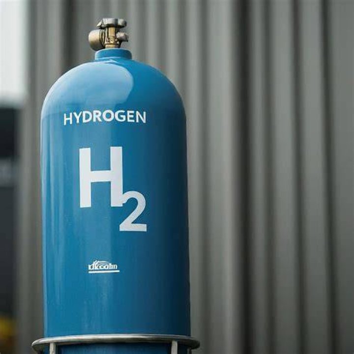 How to fill a hydrogen tank using hydrogen bottles?